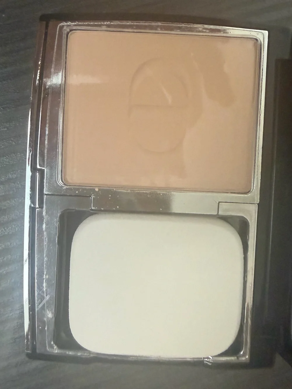 Forever, natural velvet Pressed Face Powder Compact in Light Beige - Unbranded